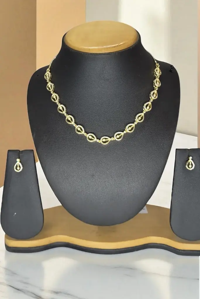 Gold Polish Elegant Necklace